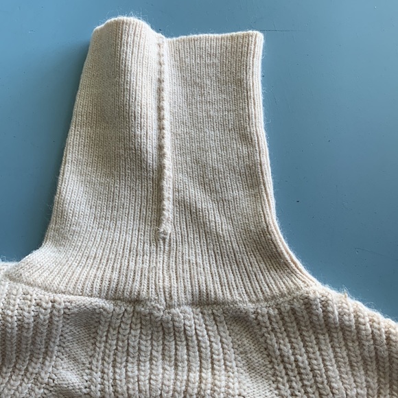 WHITE TURTLENECK SWEATER - Picture 4 of 8